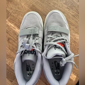 Men’s 8.5 Nike AAF88 medium grey suede